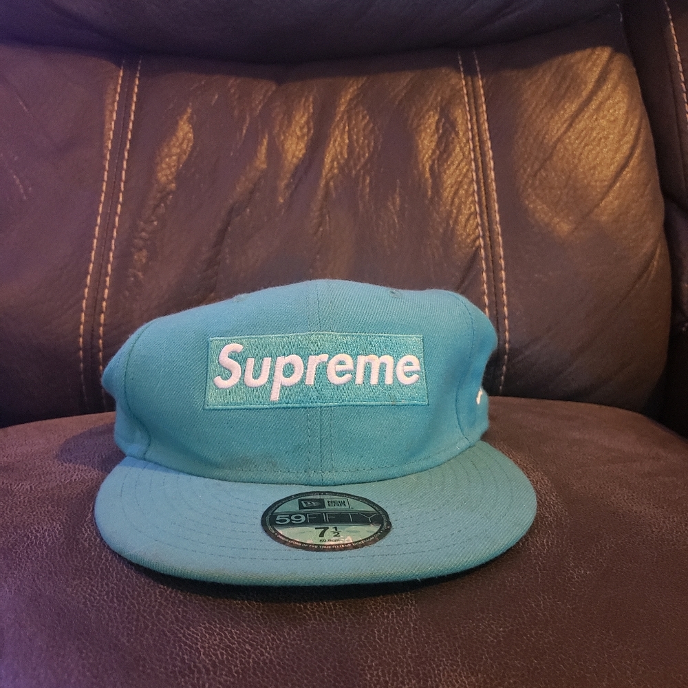 Fitted Supreme hat size 7 1/2